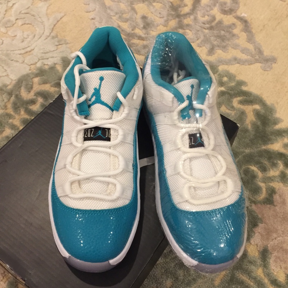 Jordan 11 size 1y